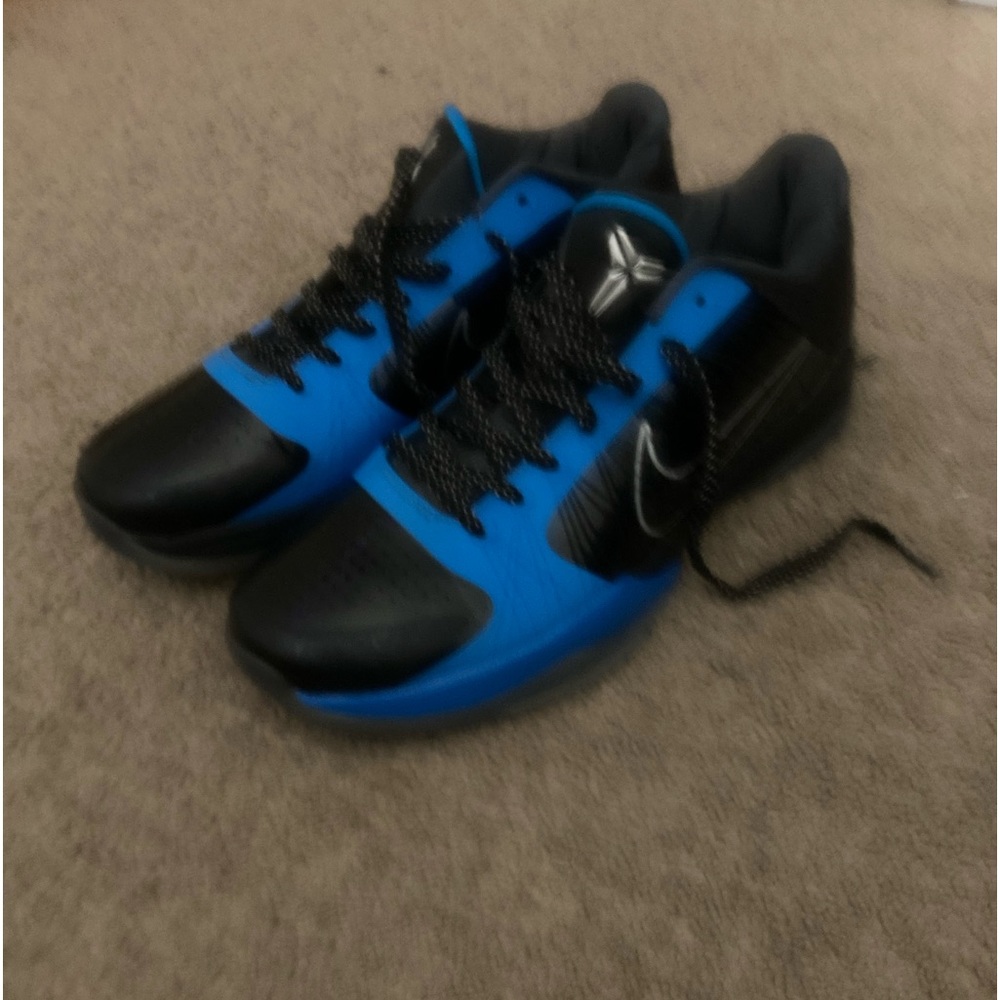 Blue and black kobe 5’s size 10